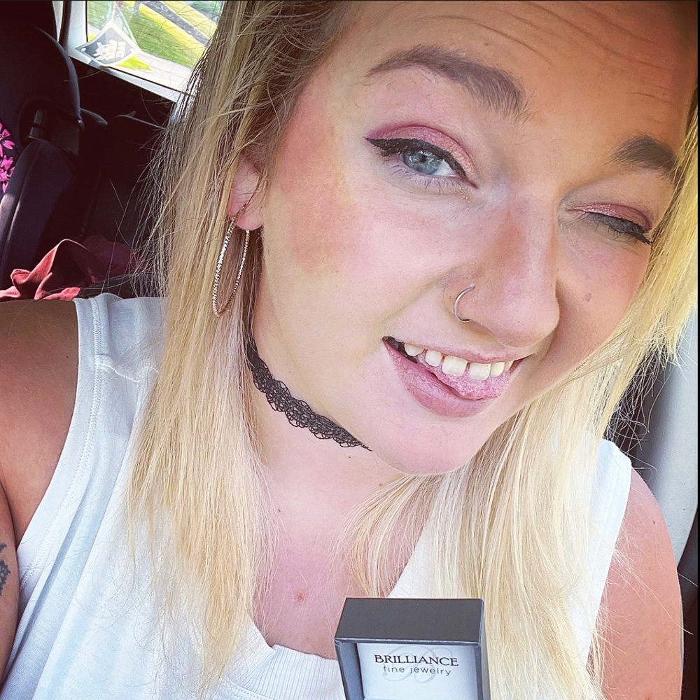 Meet your Posher, Kayla